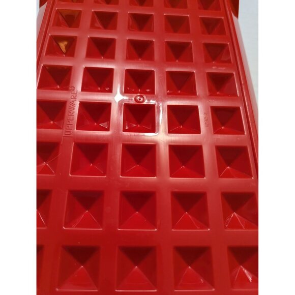 Tupperware Red 1292-1 Hot Dog Bacon Deli Meat Keeper Marinade With Lid - Picture 9 of 9